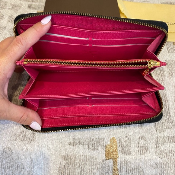 Limited Edition Louis Vuitton Multi Colour Zippy Wallet in black - Picture 7 of 8